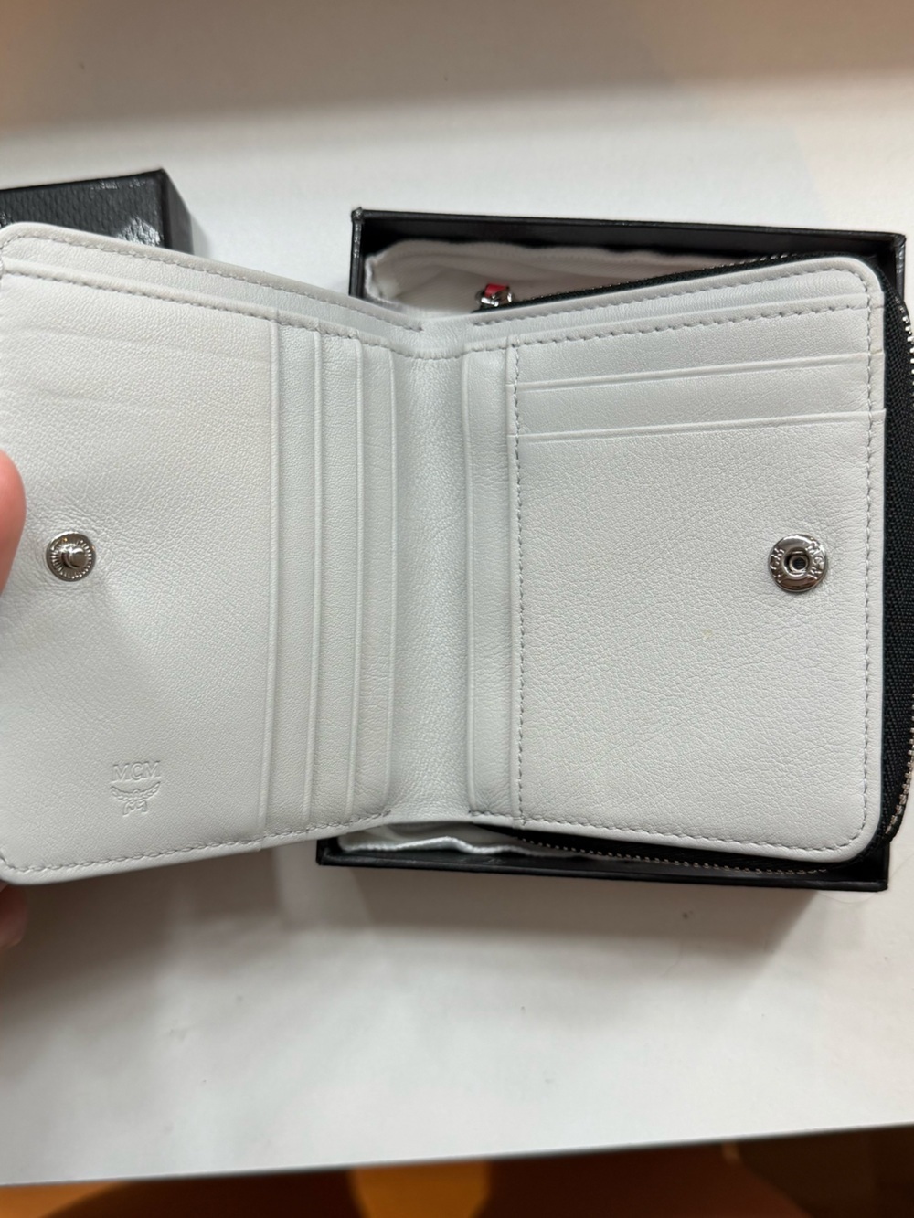 MCM red wallet - Picture 2 of 4